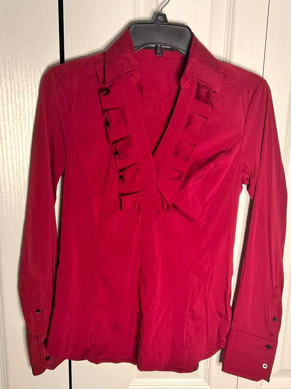 Express Design Studio Women’s Small Purple‎ Red Long Sleeve V Neck Ruffle Blouse